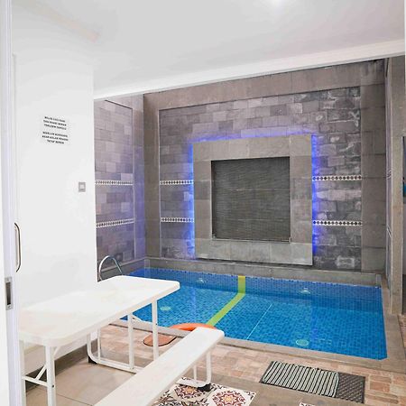 Schones Haus Private Pool & Netflix By Grorental Bandung Zewnętrze zdjęcie