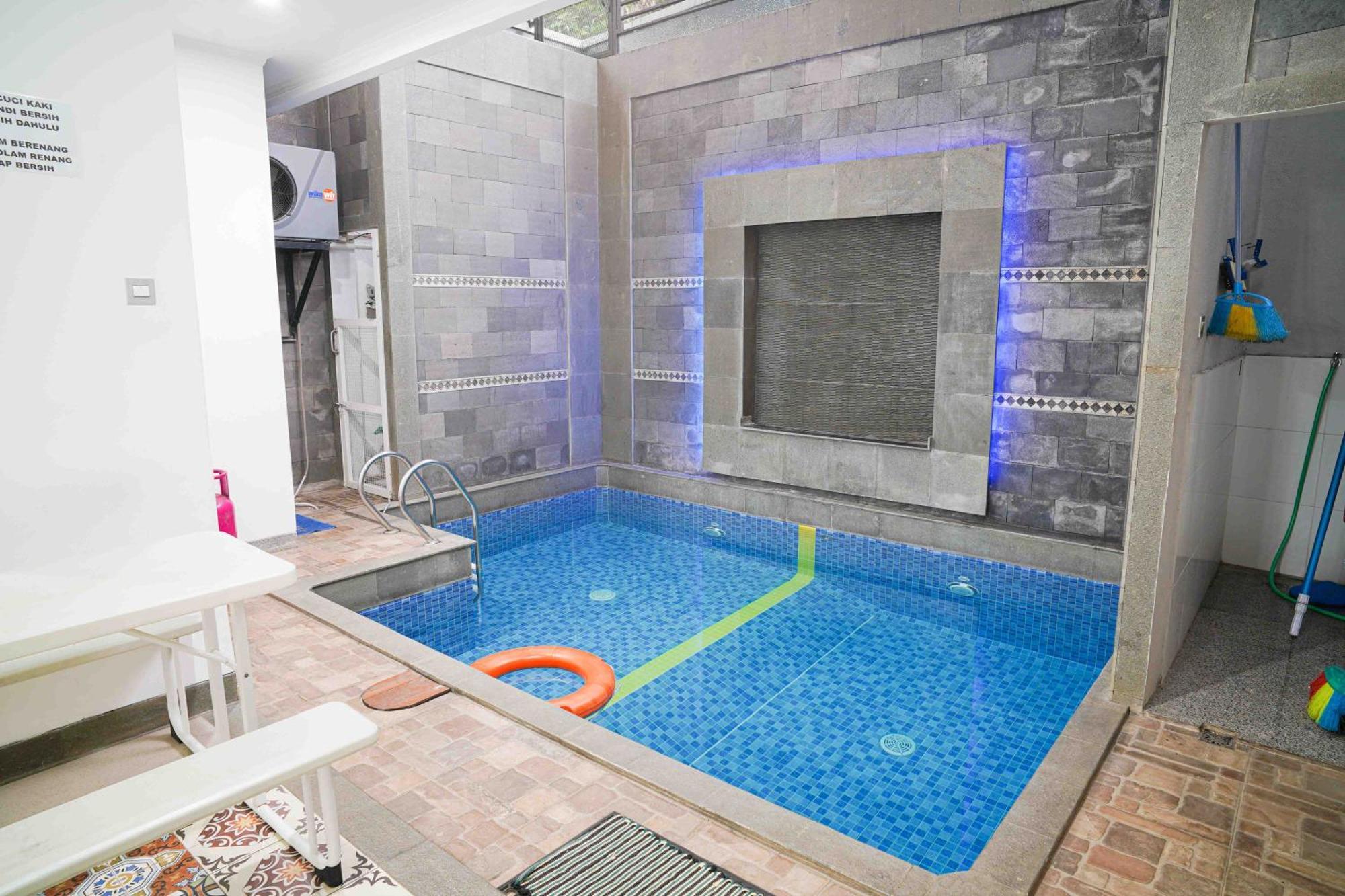Schones Haus Private Pool & Netflix By Grorental Bandung Zewnętrze zdjęcie